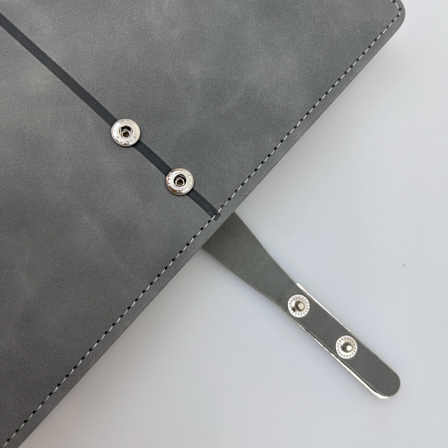 Premium Leather Notebook – Magnetic Strap Closure, Thick Paper Journal (Multiple Colors)