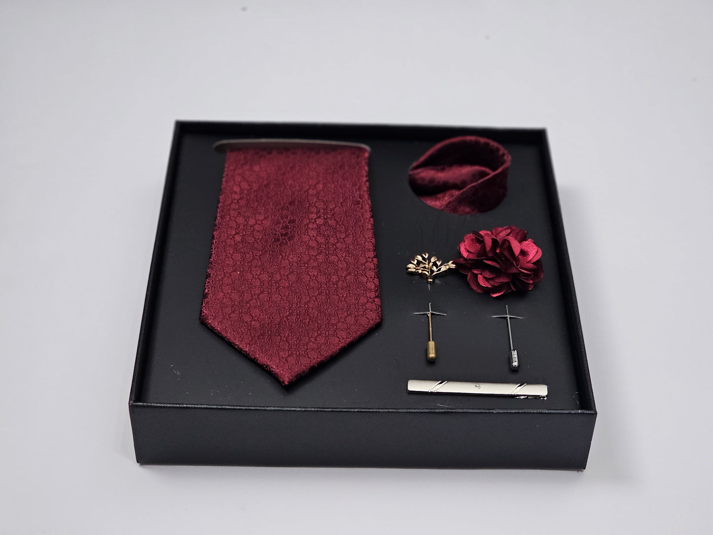 Men’s Luxury Tie Gift Set – Necktie, Pocket Square, Lapel Pins & Tie Clip (Gift Box)