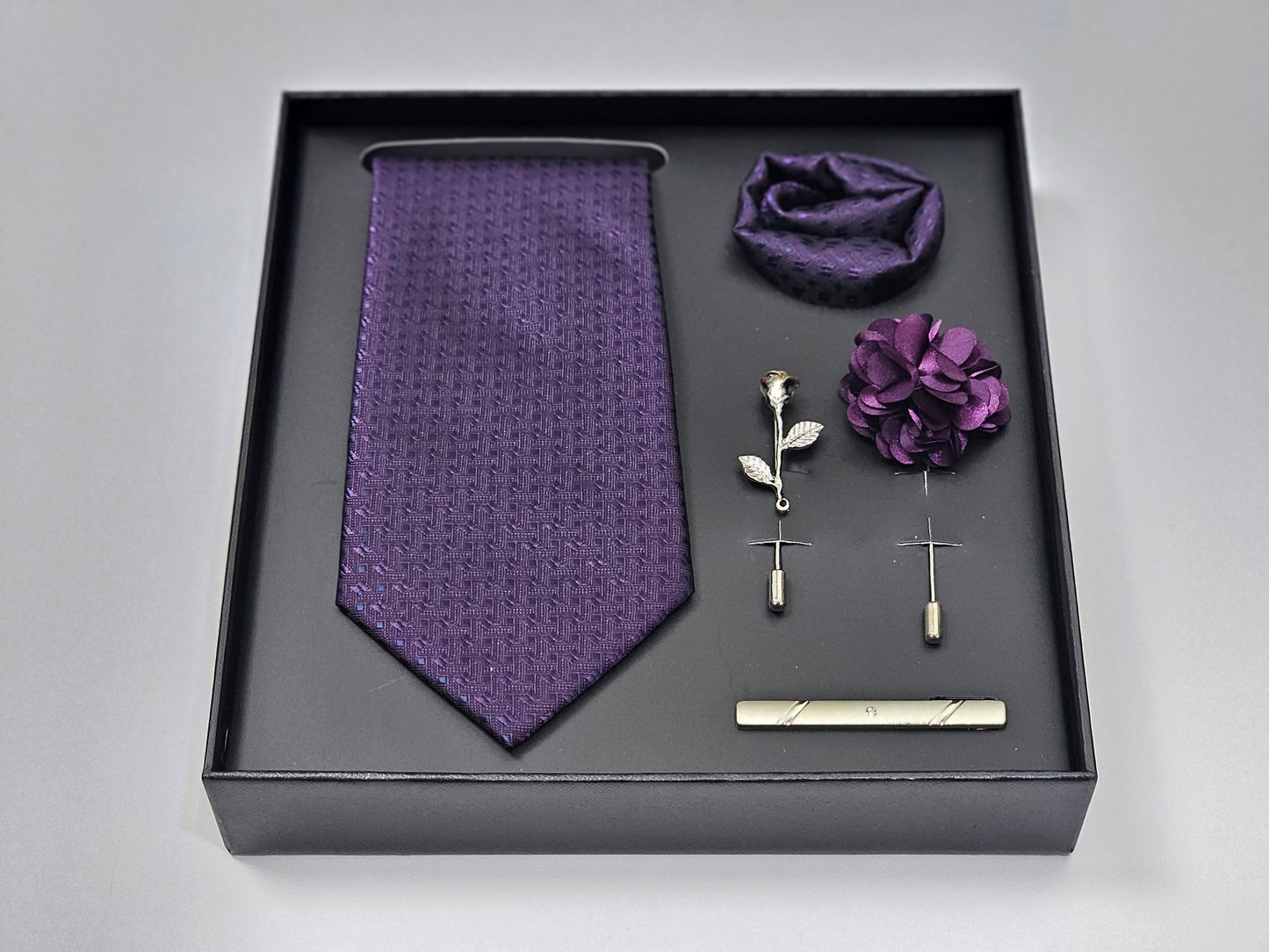 Men’s Luxury Tie Gift Set – Necktie, Pocket Square, Lapel Pins & Tie Clip (Gift Box)