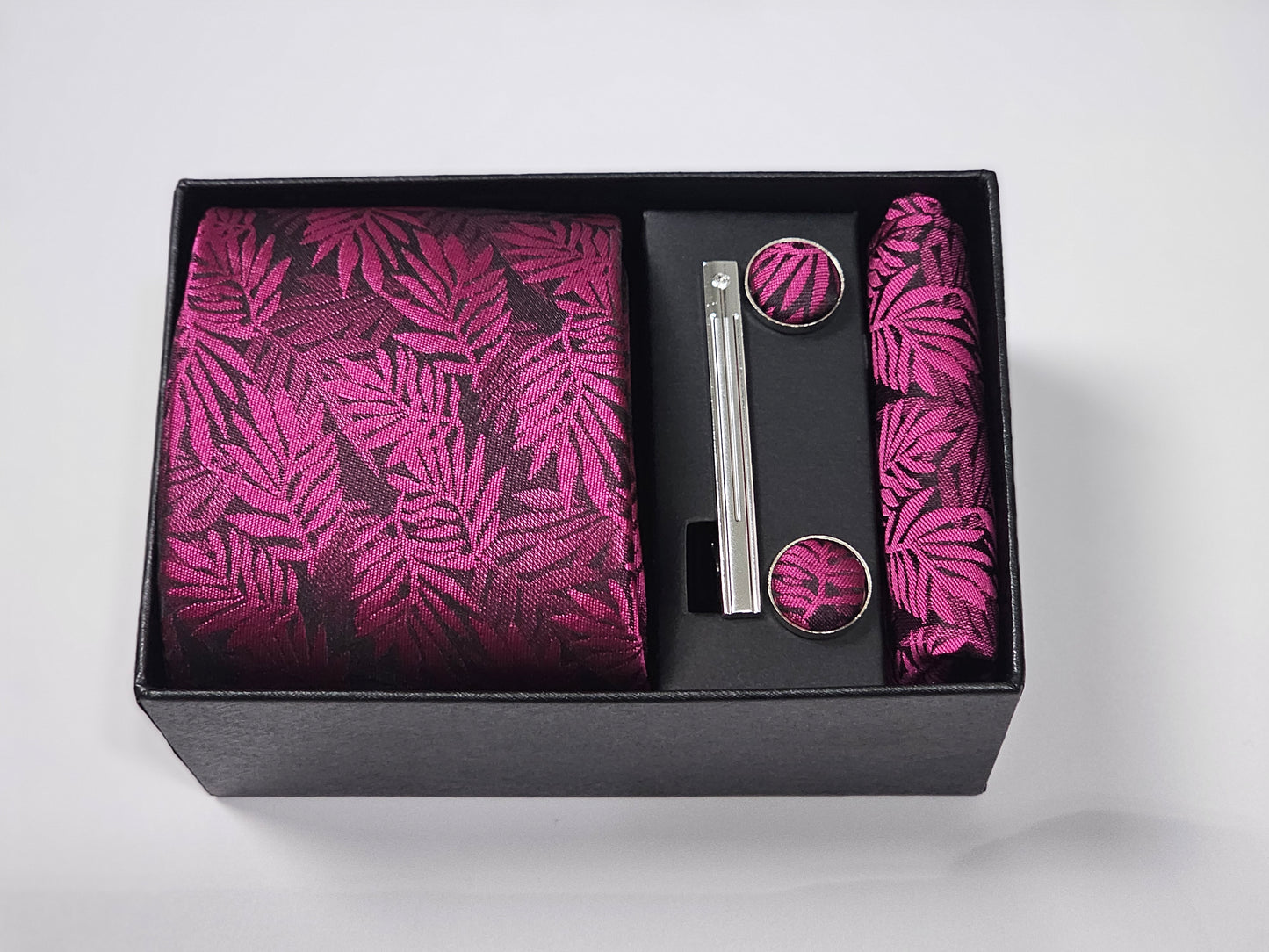 Men’s Necktie Gift Set – Tie, Pocket Square, Cufflinks & Tie Clip
